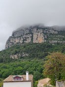 Montaña con nubes